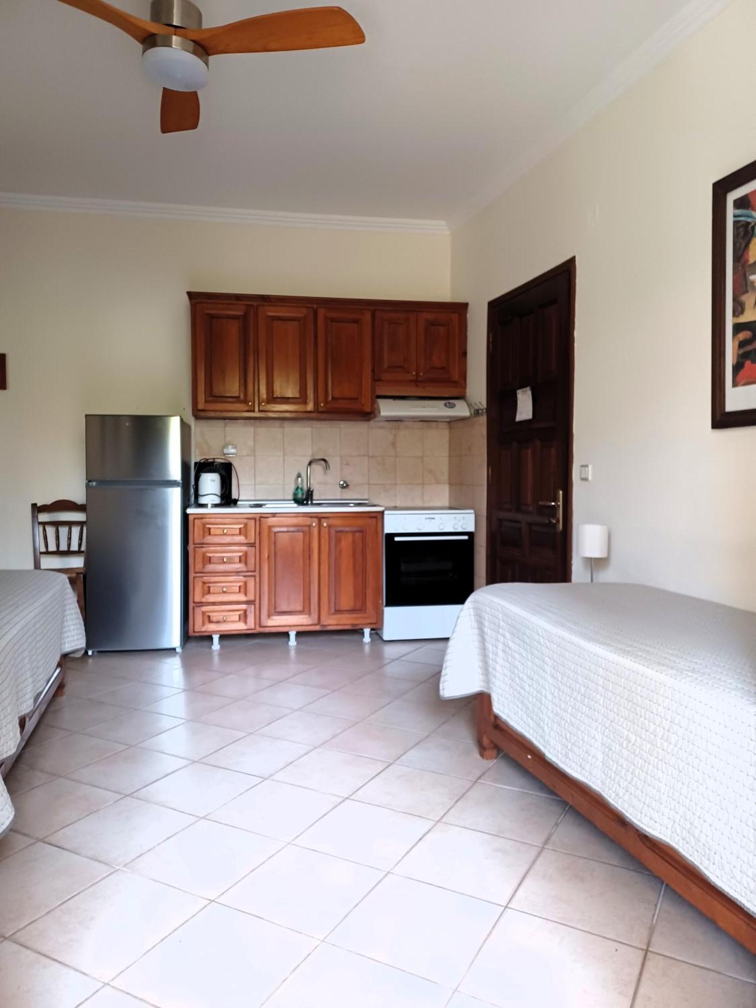 Philippos Hotel Apartments นิเกียนา ภายนอก รูปภาพ